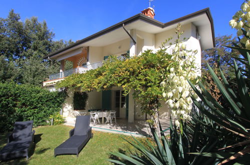 Foto 28 - Casa de 3 habitaciones en Forte dei Marmi con jardín y vistas al mar