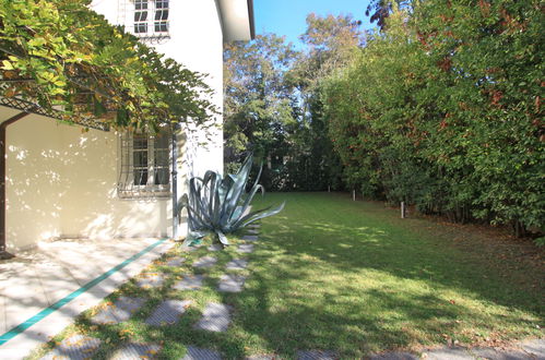 Foto 25 - Casa de 3 habitaciones en Forte dei Marmi con jardín y vistas al mar