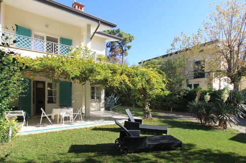 Photo 29 - Maison de 3 chambres à Forte dei Marmi avec jardin et vues à la mer