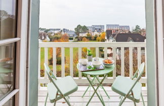 Foto 2 - Appartamento con 1 camera da letto a Trouville-sur-Mer con giardino e vista mare