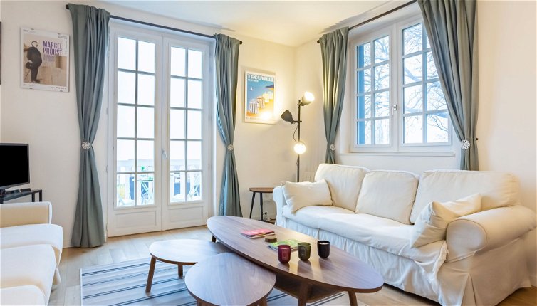 Foto 1 - Appartamento con 1 camera da letto a Trouville-sur-Mer con giardino e vista mare