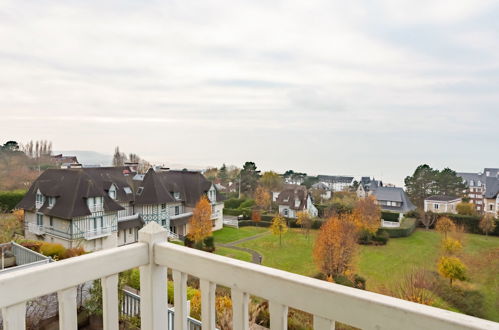 Foto 5 - Apartamento de 1 quarto em Trouville-sur-Mer com jardim e vistas do mar