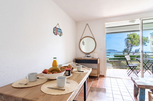 Foto 9 - Apartamento de 2 habitaciones en Le Lavandou con jardín y vistas al mar