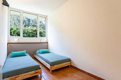 Foto 12 - Appartamento con 2 camere da letto a Le Lavandou con giardino e vista mare