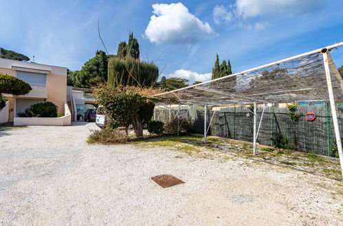 Photo 23 - Appartement de 2 chambres à Le Lavandou avec jardin et vues à la mer