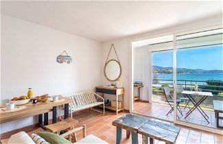 Photo 2 - 2 bedroom Apartment in Le Lavandou with garden and sea view
