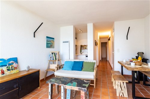 Photo 8 - Appartement de 2 chambres à Le Lavandou avec jardin et vues à la mer