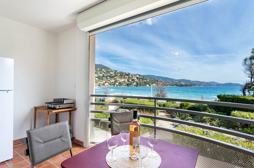 Photo 1 - 2 bedroom Apartment in Le Lavandou with garden and sea view