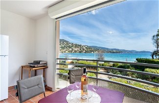 Photo 1 - 2 bedroom Apartment in Le Lavandou with garden and sea view