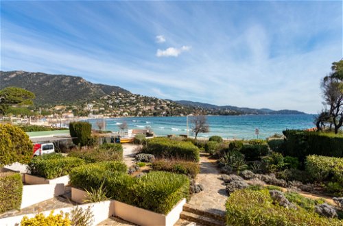 Photo 15 - 2 bedroom Apartment in Le Lavandou with garden and sea view