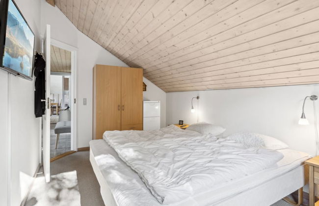 "Ines" - 25km from the sea - Foto 14