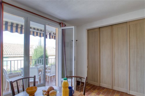 Foto 9 - Apartment mit 1 Schlafzimmer in Saint-Cyr-sur-Mer mit terrasse und blick aufs meer