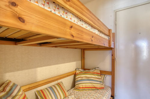 Foto 13 - Apartment mit 1 Schlafzimmer in Saint-Cyr-sur-Mer mit terrasse und blick aufs meer