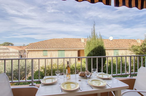 Foto 1 - Apartamento de 1 habitación en Saint-Cyr-sur-Mer con terraza y vistas al mar