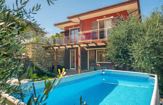Apartamento de 3 quartos em Tovo San Giacomo com piscina privada e jardim - Foto 2
