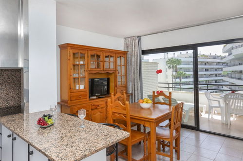 Photo 3 - 1 bedroom Apartment in Salou with swimming pool and garden