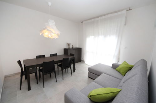 Photo 3 - 2 bedroom Apartment in Rosolina with garden