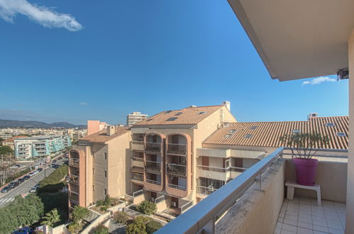 Foto 21 - Appartamento con 1 camera da letto a Fréjus con terrazza e vista mare