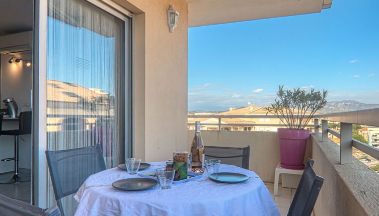 Foto 1 - Appartamento con 1 camera da letto a Fréjus con terrazza e vista mare