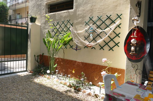 Foto 22 - Casa de 1 habitación en Ventimiglia con vistas al mar