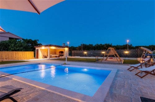 Foto 35 - Casa con 3 camere da letto a Poličnik con piscina privata e vista mare