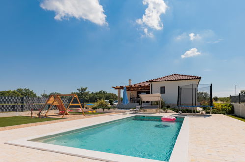 Photo 8 - Maison de 3 chambres à Poličnik avec piscine privée et vues à la mer