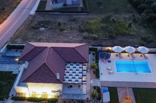 Foto 4 - Casa con 3 camere da letto a Poličnik con piscina privata e giardino