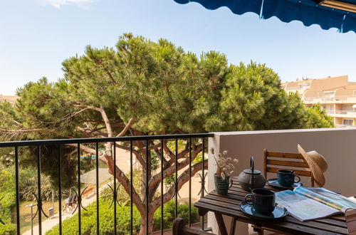 Foto 4 - Apartment mit 2 Schlafzimmern in Hyères mit terrasse und blick aufs meer