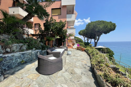 Photo 10 - 2 bedroom Apartment in Varazze with garden and terrace