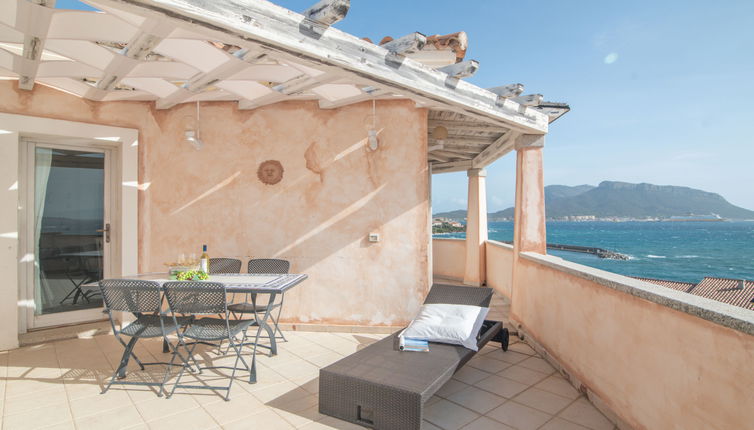 Foto 1 - Appartamento con 2 camere da letto a Golfo Aranci con piscina e vista mare