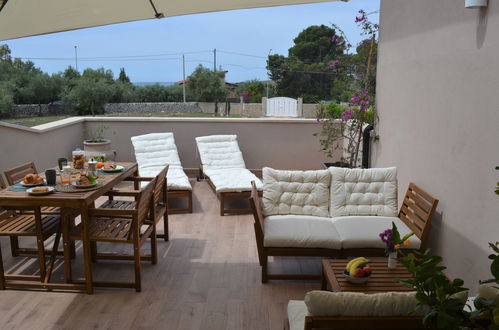 Foto 15 - Apartment mit 1 Schlafzimmer in Noto mit terrasse und blick aufs meer