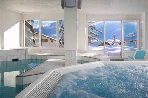 Foto 28 - Appartamento a Crans-Montana con piscina e vista sulle montagne