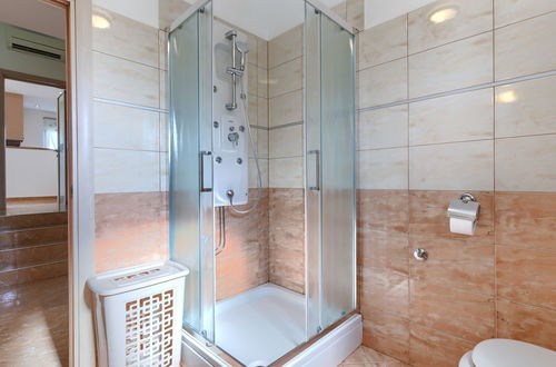 Foto 40 - Appartamento con 3 camere da letto a Croazia con piscina privata e vista mare