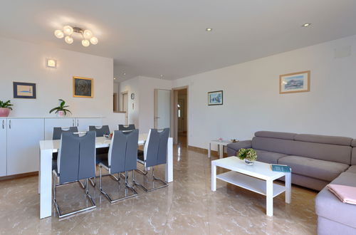 Photo 14 - 3 bedroom Apartment in Croatia with private pool and sea view