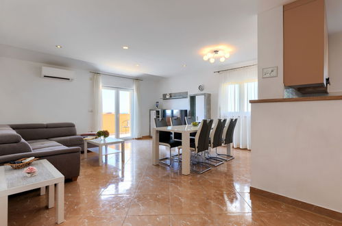 Photo 13 - 3 bedroom Apartment in Croatia with private pool and sea view