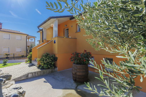 Foto 5 - Appartamento con 3 camere da letto a Croazia con piscina privata e vista mare