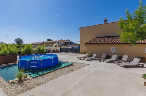 Foto 42 - Apartamento de 3 quartos em Ližnjan com piscina privada e terraço