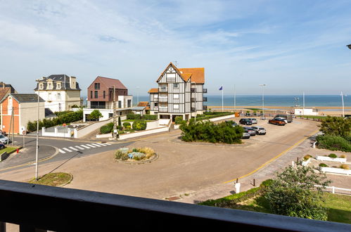 Foto 15 - Apartamento de 3 habitaciones en Cabourg con vistas al mar