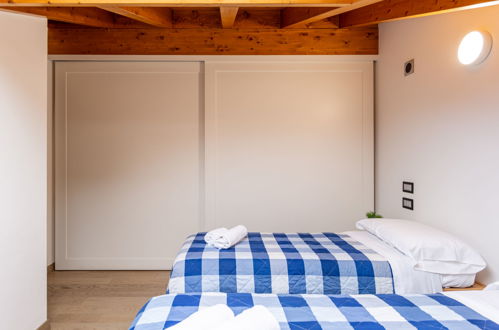 Foto 25 - Appartamento con 2 camere da letto a Musso con vista sulle montagne