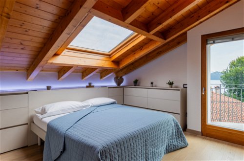 Foto 15 - Appartamento con 2 camere da letto a Musso con vista sulle montagne