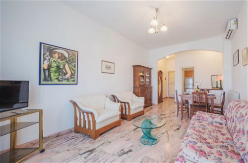 Foto 17 - Apartment mit 3 Schlafzimmern in Viareggio mit blick aufs meer