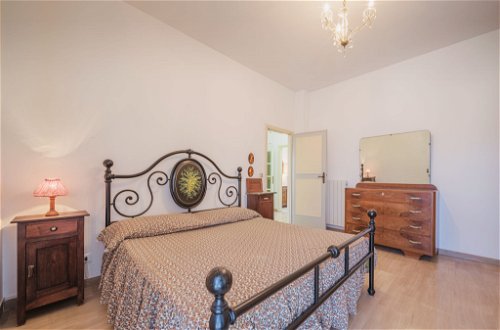 Foto 4 - Appartamento con 3 camere da letto a Viareggio con vista mare