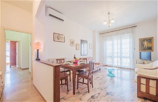 Foto 1 - Apartamento de 3 quartos em Viareggio com vistas do mar