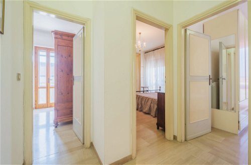 Foto 25 - Apartamento de 3 habitaciones en Viareggio con vistas al mar