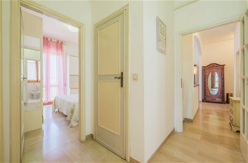 Foto 22 - Apartamento de 3 quartos em Viareggio com vistas do mar
