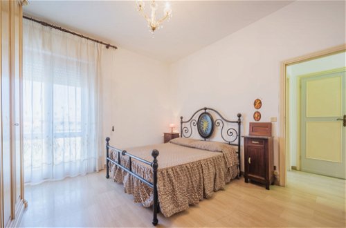 Photo 19 - Appartement de 3 chambres à Viareggio avec vues à la mer