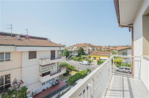 Foto 9 - Apartamento de 3 quartos em Viareggio com vistas do mar
