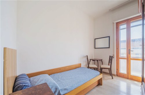 Foto 20 - Apartamento de 3 quartos em Viareggio com vistas do mar
