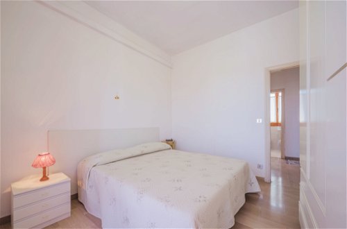 Foto 28 - Apartamento de 3 habitaciones en Viareggio con vistas al mar