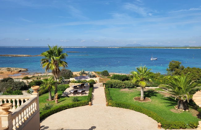Casa de 4 quartos em Ses Salines com jardim e terraço - Foto 1
